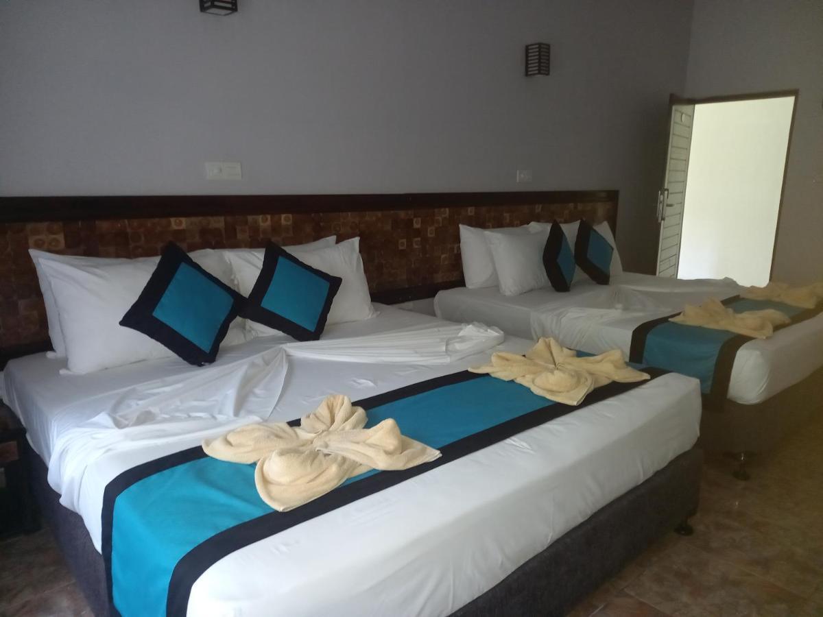 Blue Sand Beach Resort 트링코말리 외부 사진