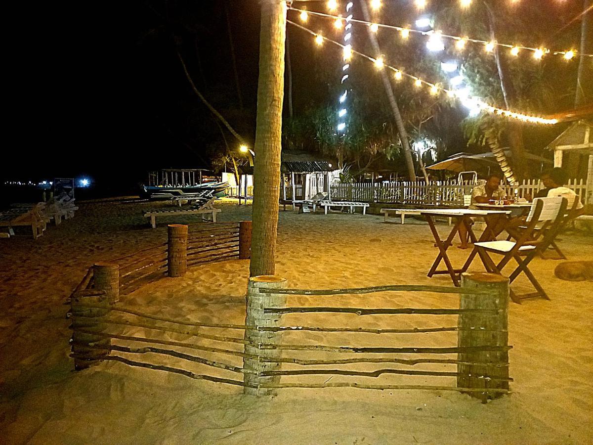 Blue Sand Beach Resort 트링코말리 외부 사진