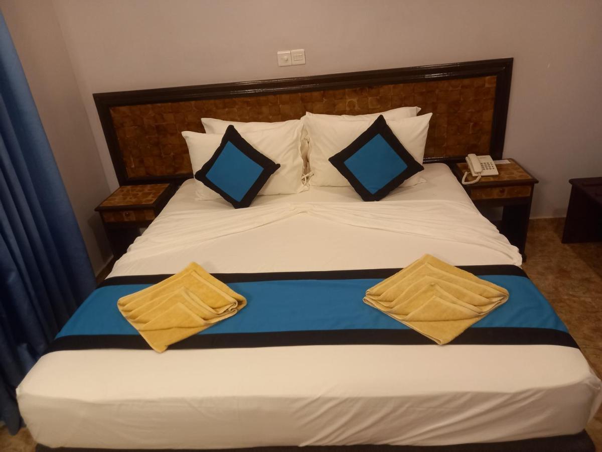 Blue Sand Beach Resort 트링코말리 외부 사진