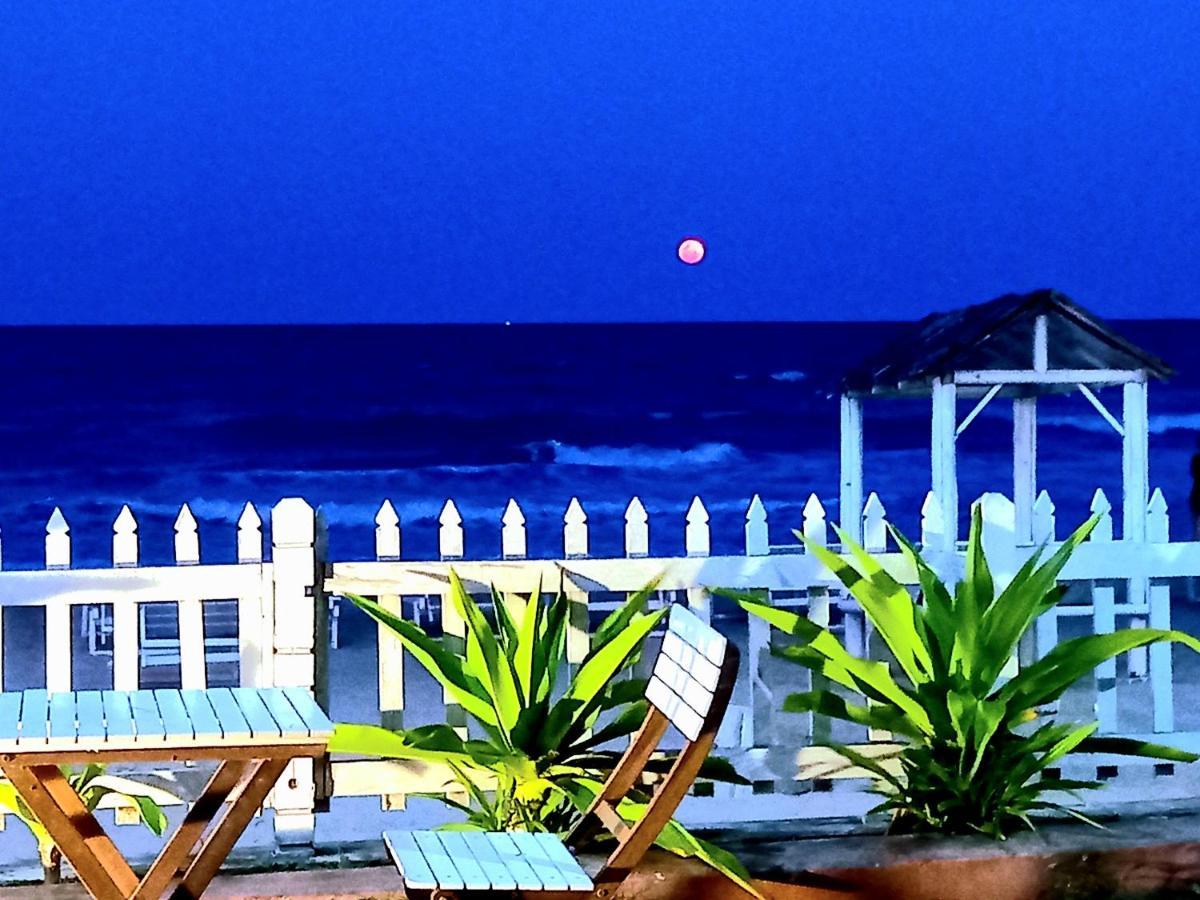 Blue Sand Beach Resort 트링코말리 외부 사진