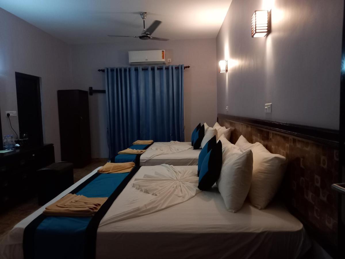 Blue Sand Beach Resort 트링코말리 외부 사진