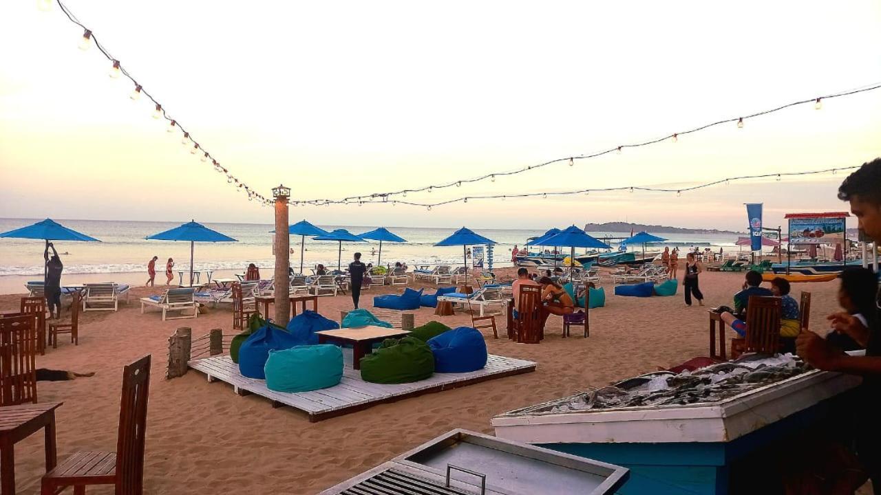 Blue Sand Beach Resort 트링코말리 외부 사진