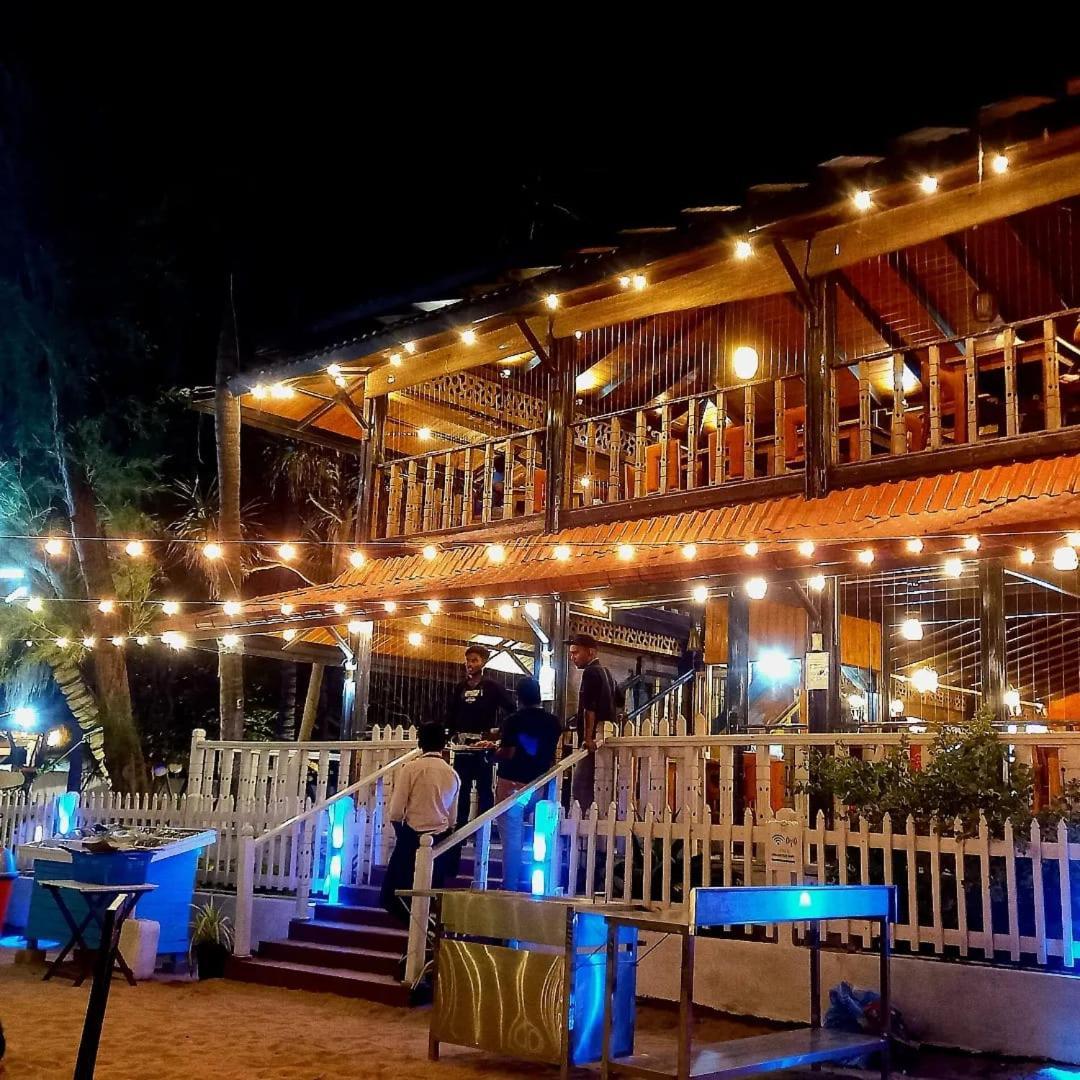 Blue Sand Beach Resort 트링코말리 외부 사진